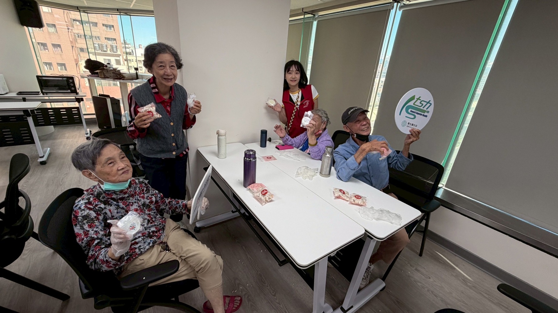 東生華製藥ESG永續發展,老五老基金會,台中總會,石虎米皂,石虎米米香餅,DIY